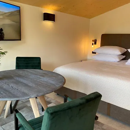 普利纳思公寓酒店