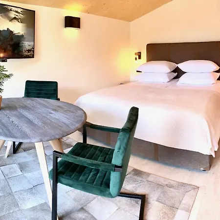 普利纳思公寓酒店